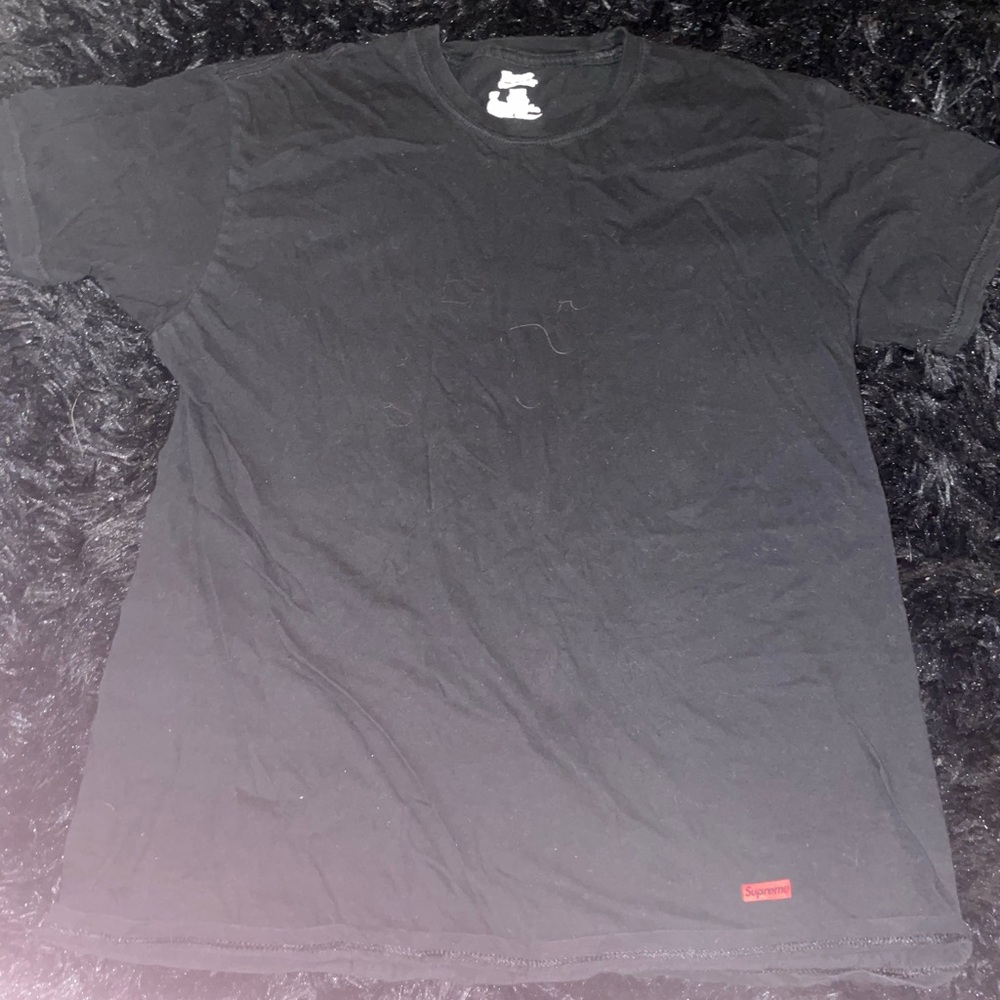 2 supreme hanes tshirts